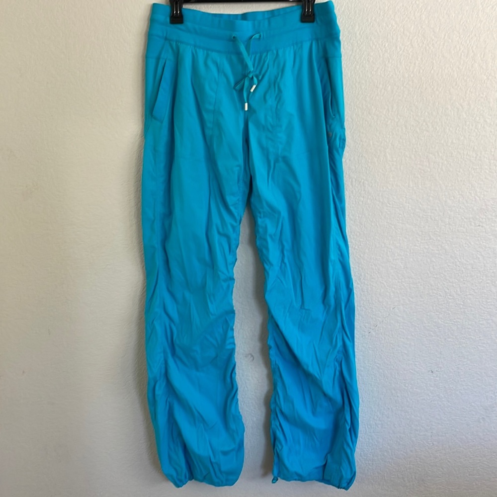Lululemon turquoise dance paint size 10